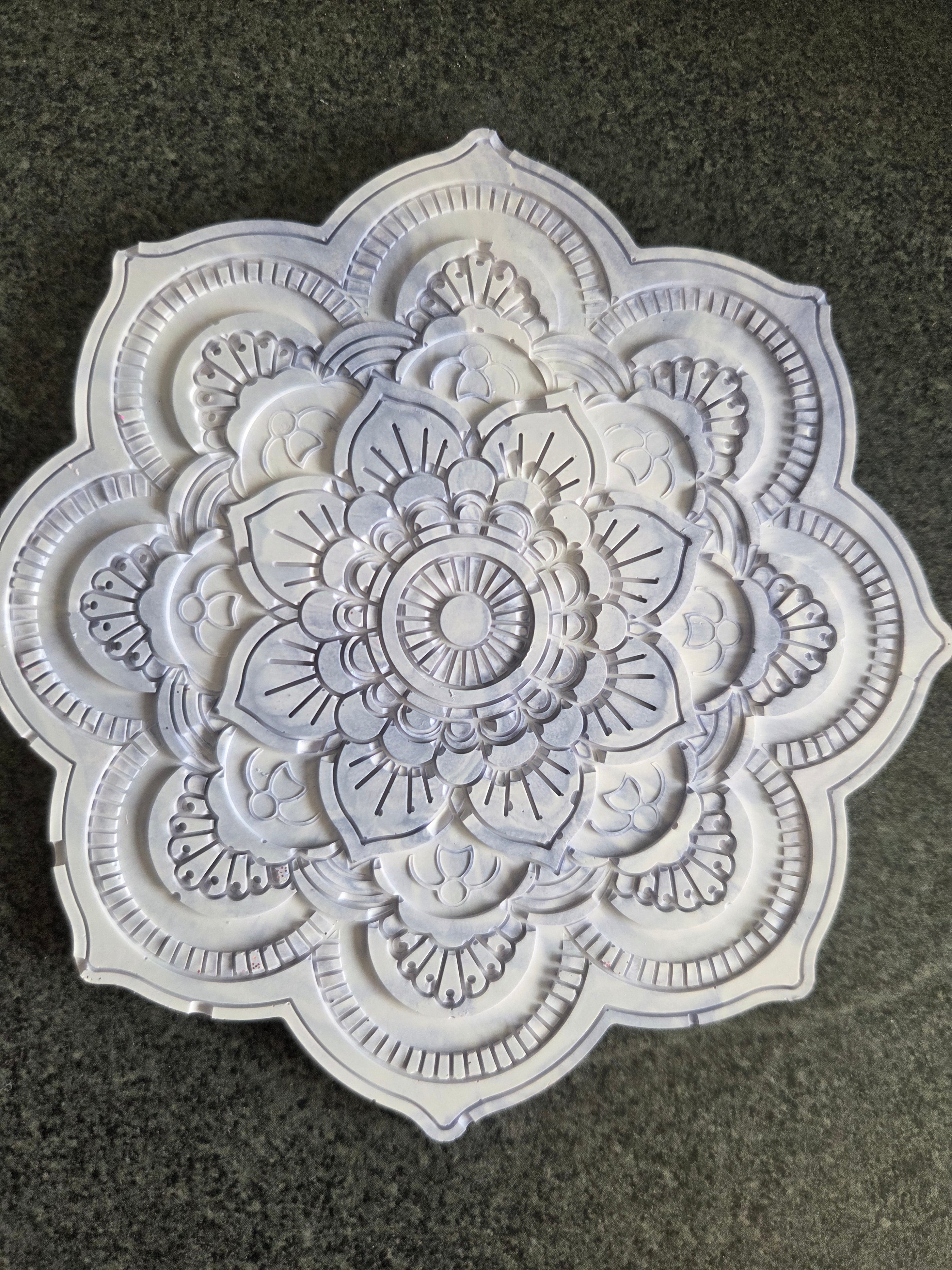 Plateau mandala décoratif