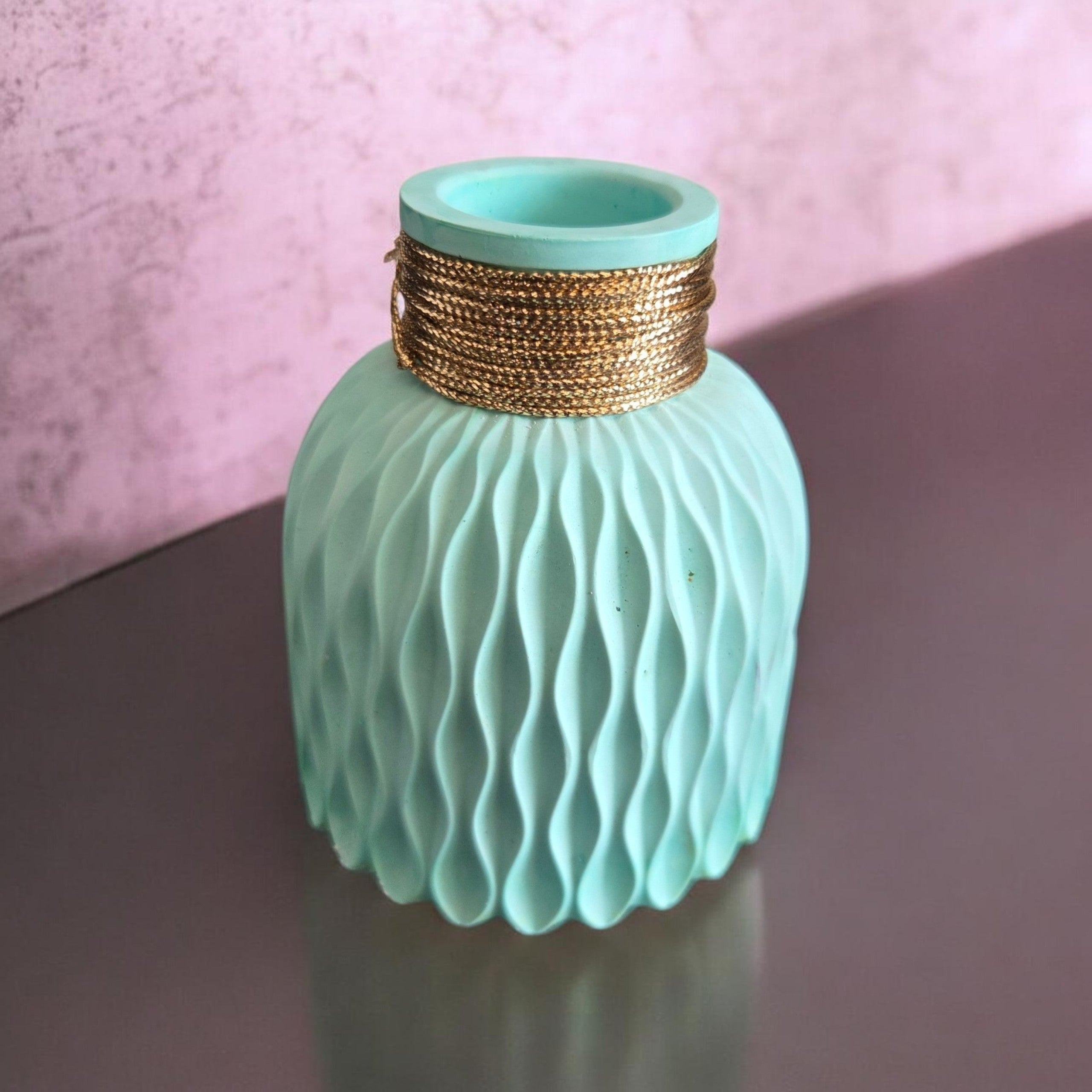 Vase en plâtre