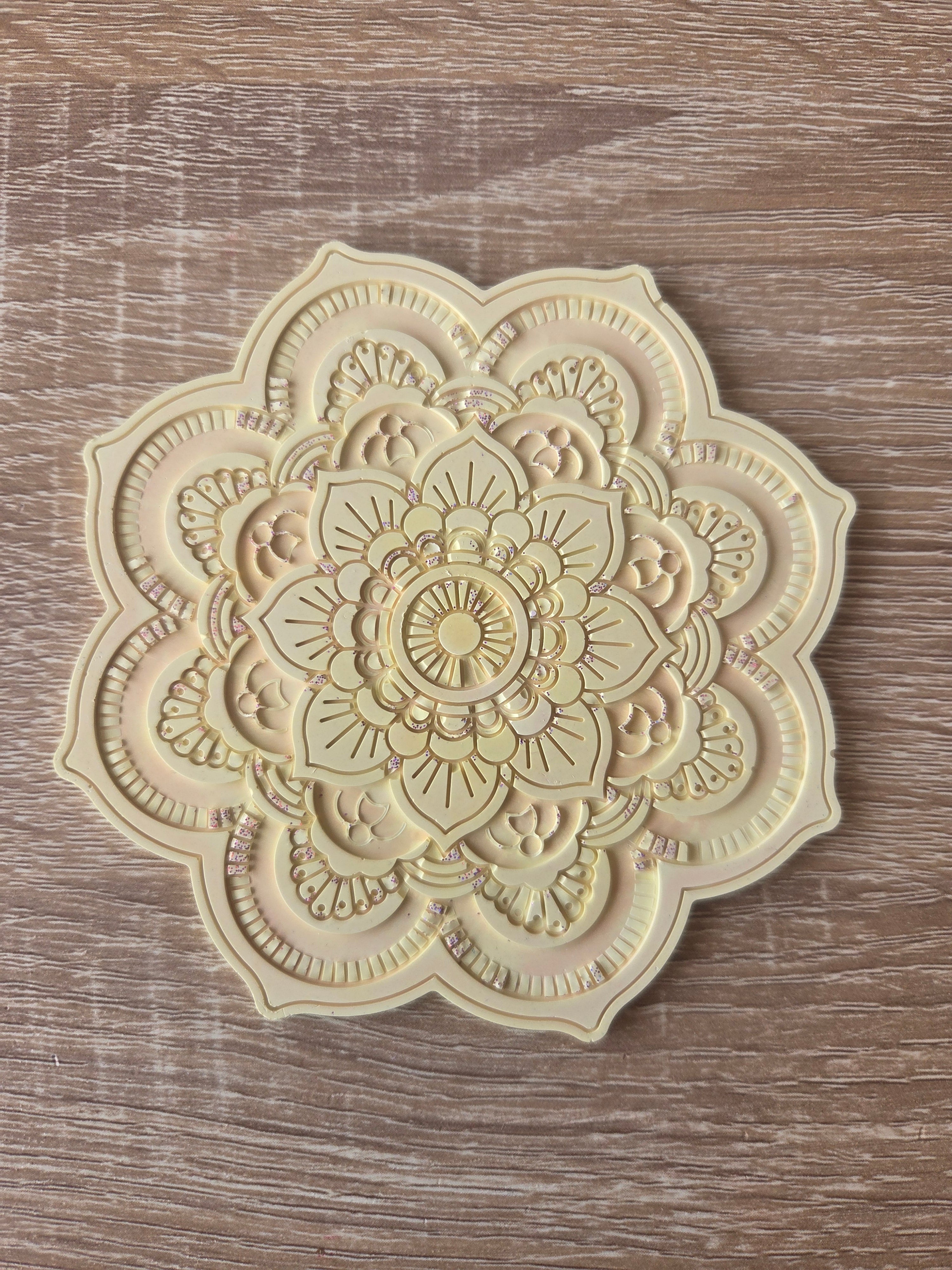 Plateau décoratif en plâtre – Motif mandala