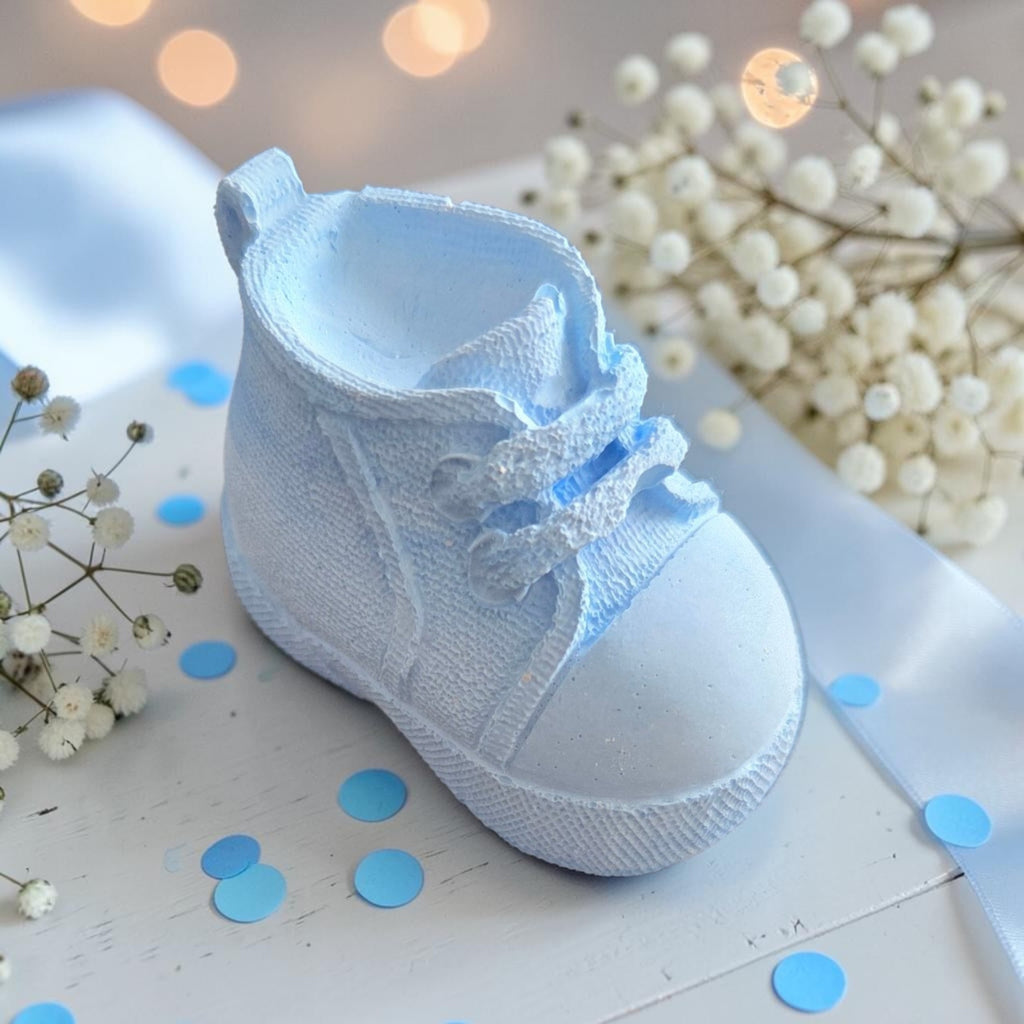 Chaussure bébé bleu en plâtre – Décoration artisanale