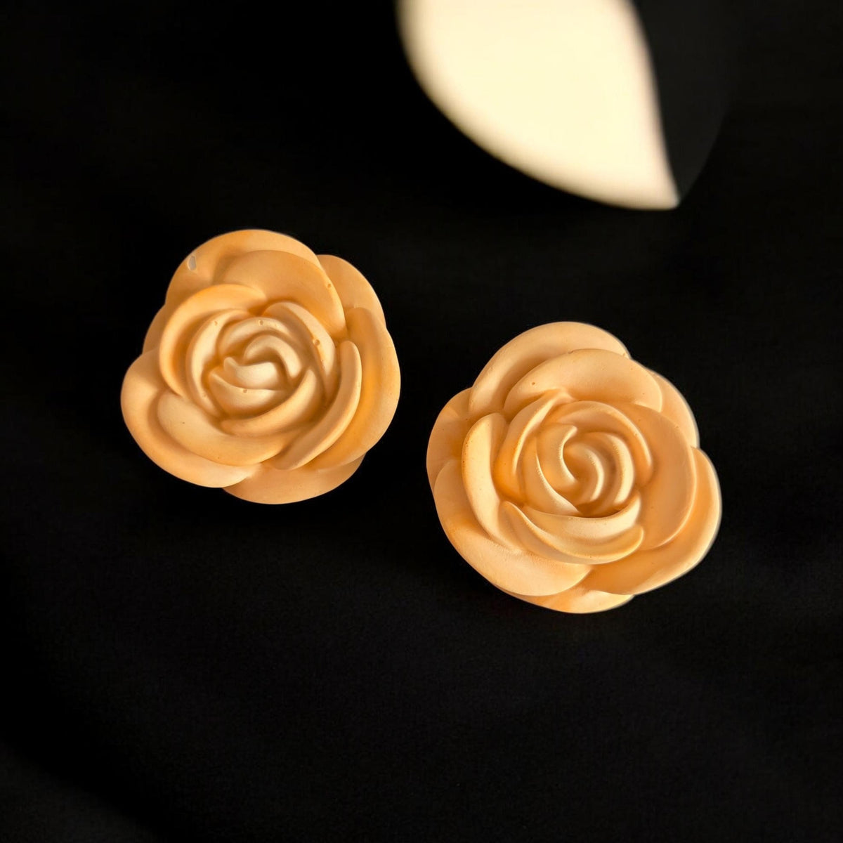 Duo de Roses Élégantes en Plâtre