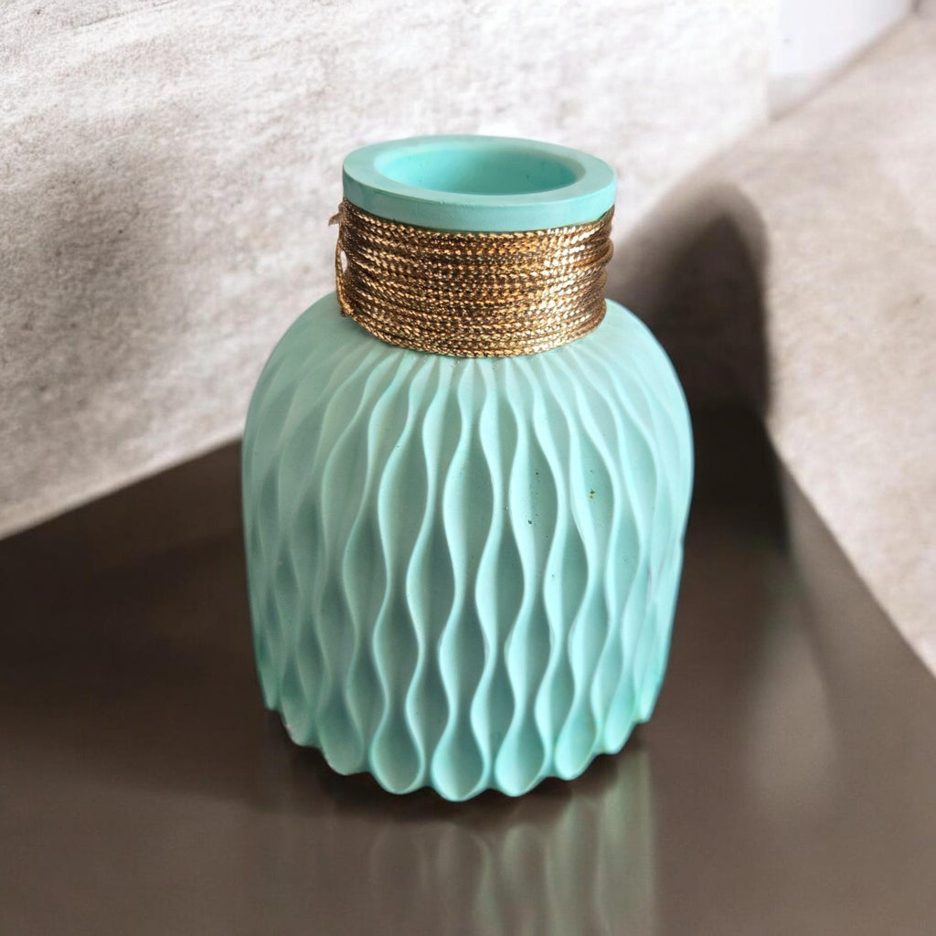 Vase en plâtre